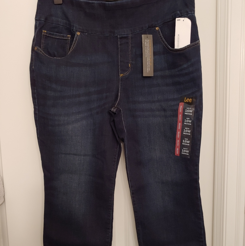 Lee slim fit sculpting mid rise capri's